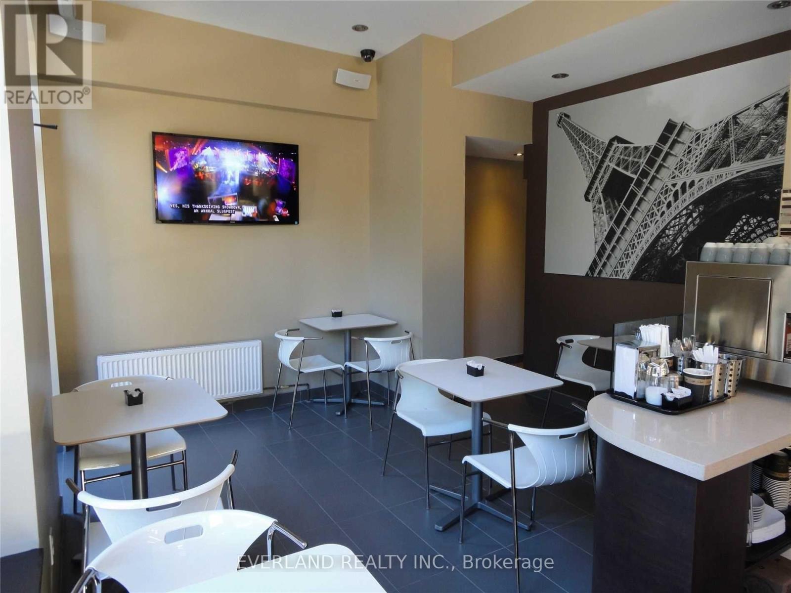 217 Bathurst Street, Toronto, Ontario  M5T 2S1 - Photo 9 - C13172728