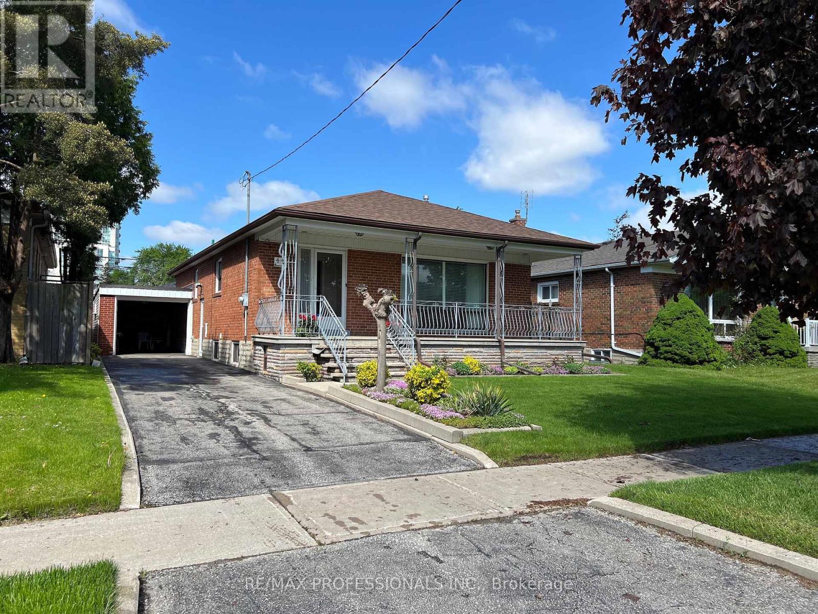 4 Vauxhall Drive, Toronto, Ontario  M1P 1P7 - Photo 2 - E13172740