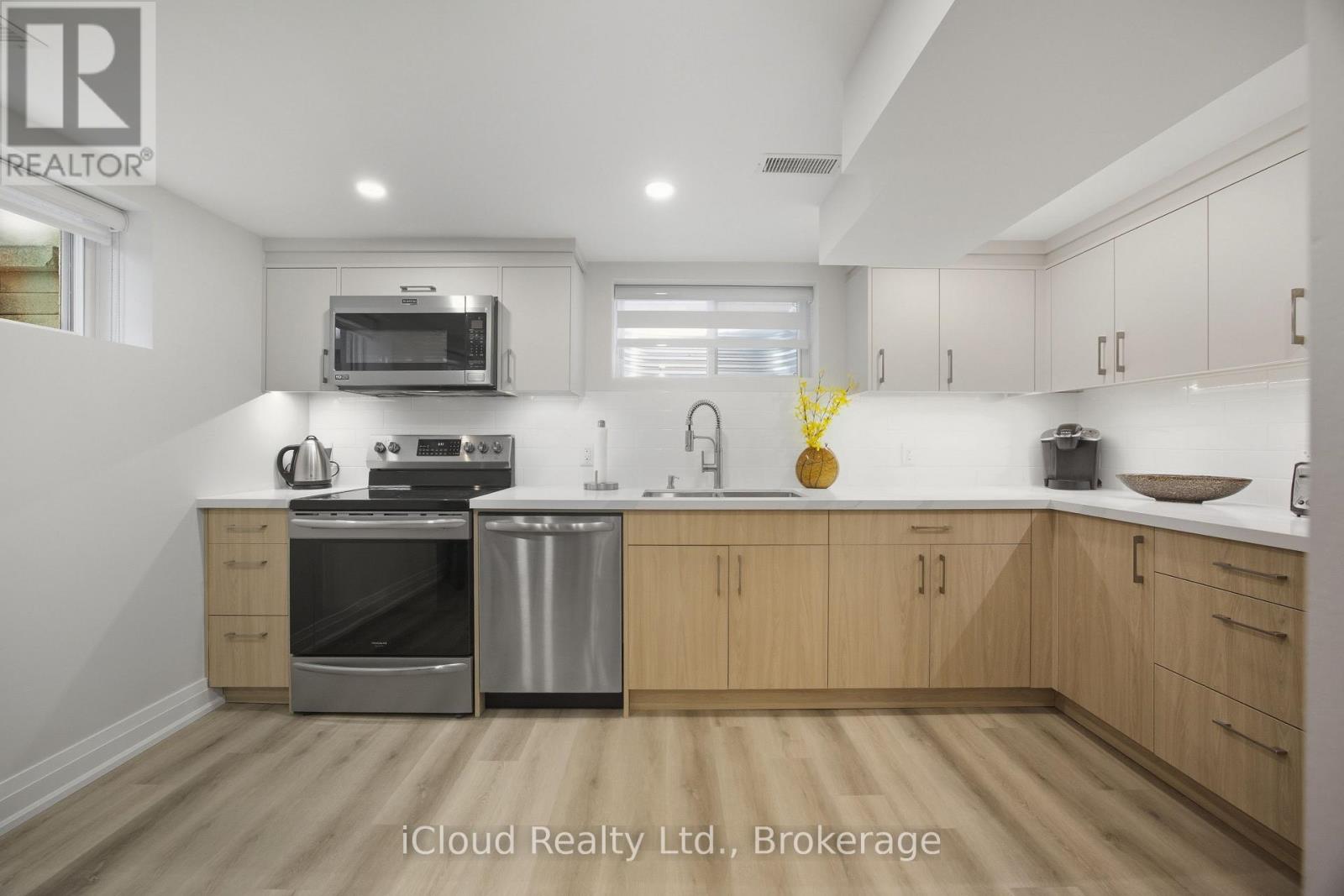 B - 23 Swanhurst Boulevard, Mississauga, Ontario  L5N 1B6 - Photo 4 - W12861398