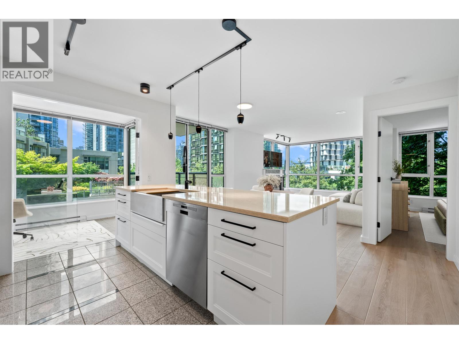 305 1328 W Pender Street, Vancouver, British Columbia  V6E 4T1 - Photo 1 - R3127643