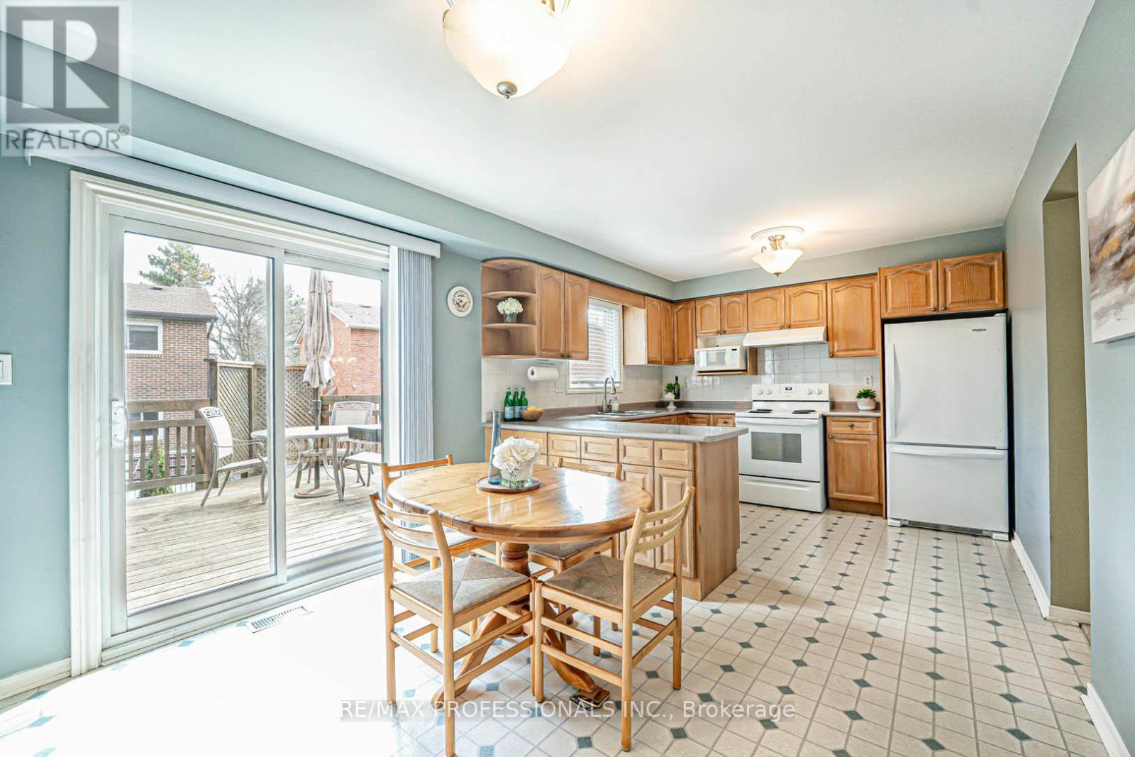 3953 Selkirk Place, Mississauga, Ontario  L5L 3L5 - Photo 11 - W13172718