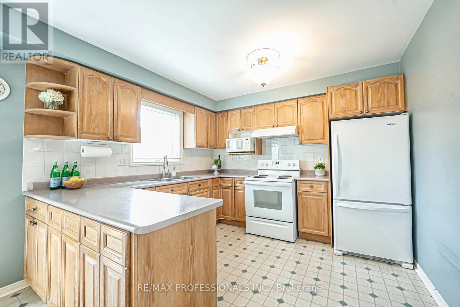 3953 Selkirk Place, Mississauga, Ontario  L5L 3L5 - Photo 12 - W13172718