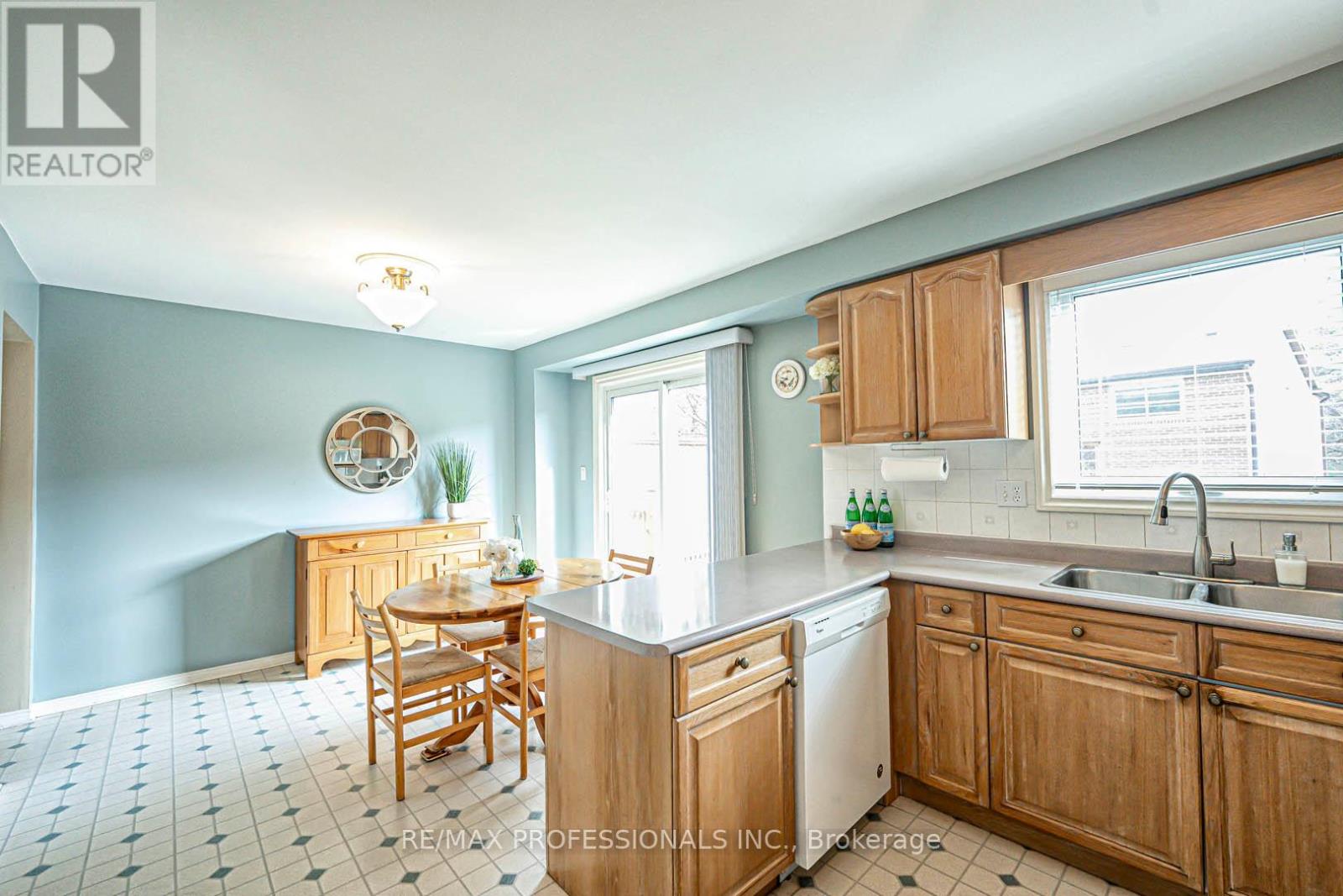 3953 Selkirk Place, Mississauga, Ontario  L5L 3L5 - Photo 13 - W13172718