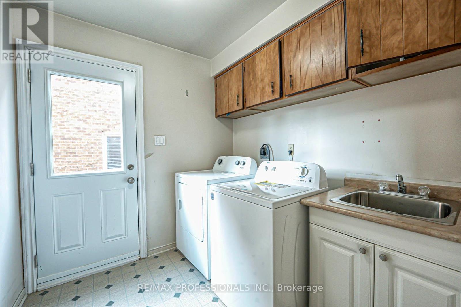 3953 Selkirk Place, Mississauga, Ontario  L5L 3L5 - Photo 16 - W13172718