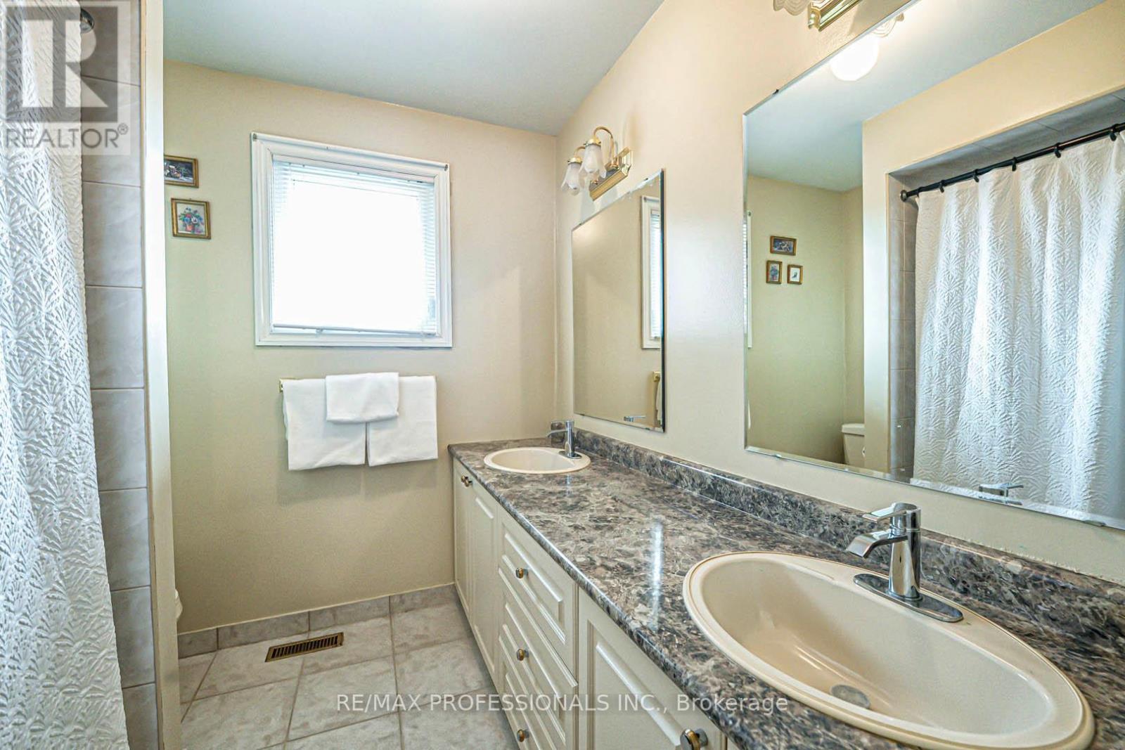 3953 Selkirk Place, Mississauga, Ontario  L5L 3L5 - Photo 30 - W13172718