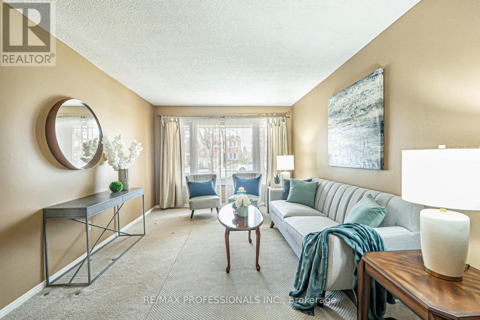 3953 Selkirk Place, Mississauga, Ontario  L5L 3L5 - Photo 6 - W13172718