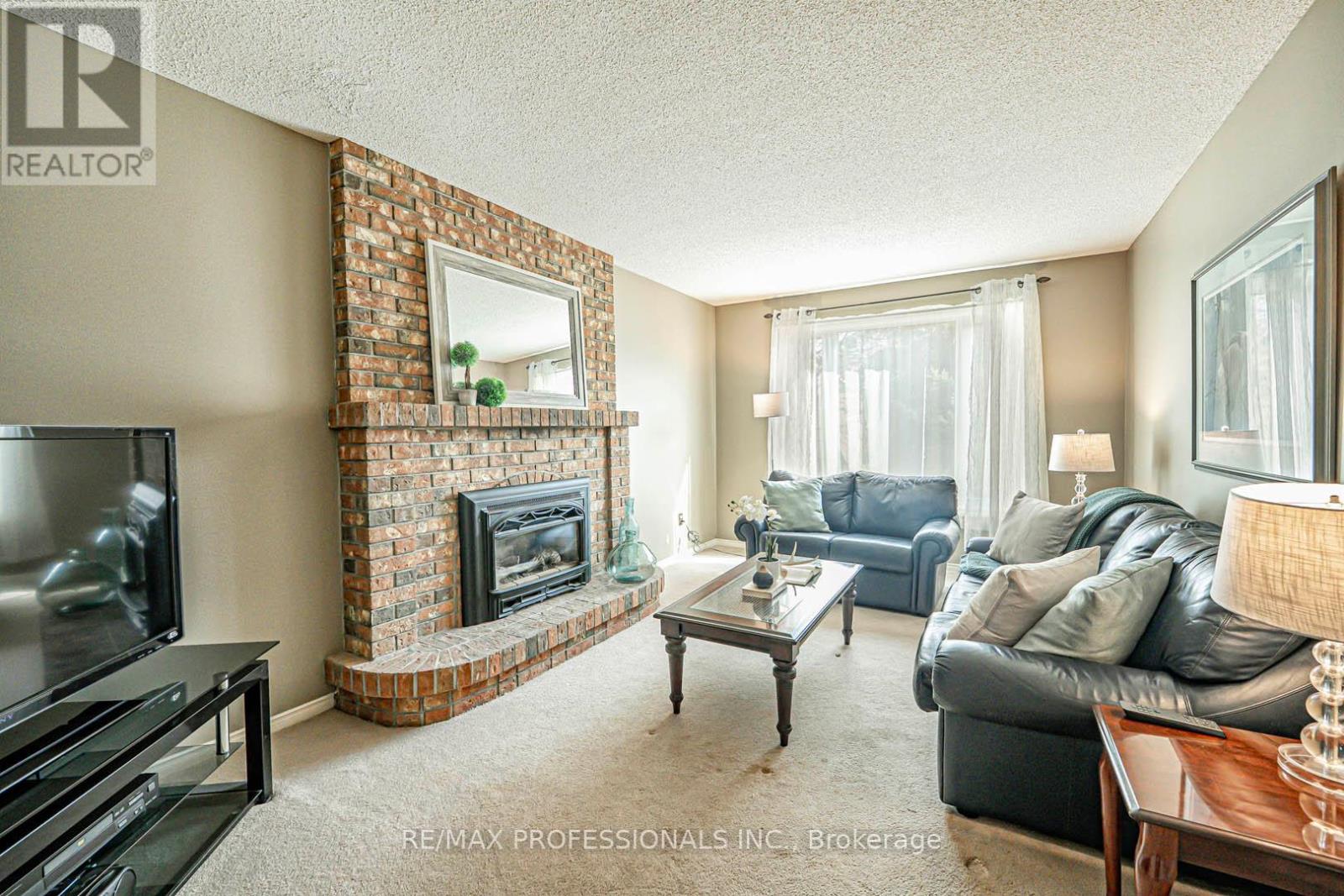 3953 Selkirk Place, Mississauga, Ontario  L5L 3L5 - Photo 8 - W13172718