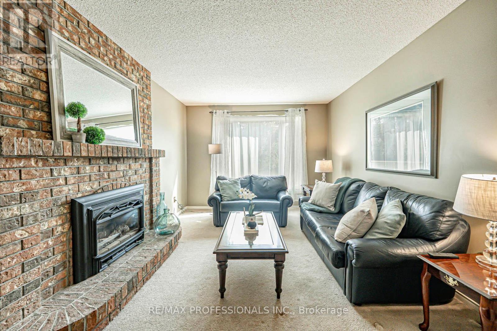 3953 Selkirk Place, Mississauga, Ontario  L5L 3L5 - Photo 9 - W13172718