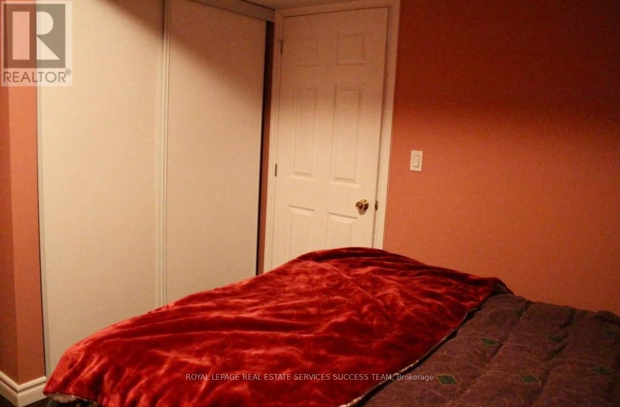 19 Lyndbrook (Basement) Crescent, Brampton, Ontario  L6P 2P1 - Photo 11 - W13172734