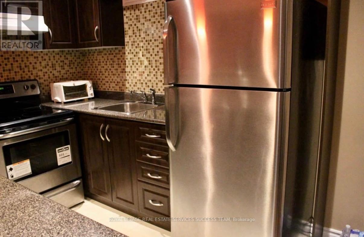 19 Lyndbrook (Basement) Crescent, Brampton, Ontario  L6P 2P1 - Photo 3 - W13172734