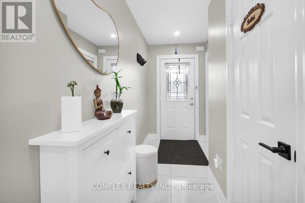 4417 Vallence Drive, Burlington, Ontario  L7L 6J7 - Photo 4 - W13172742