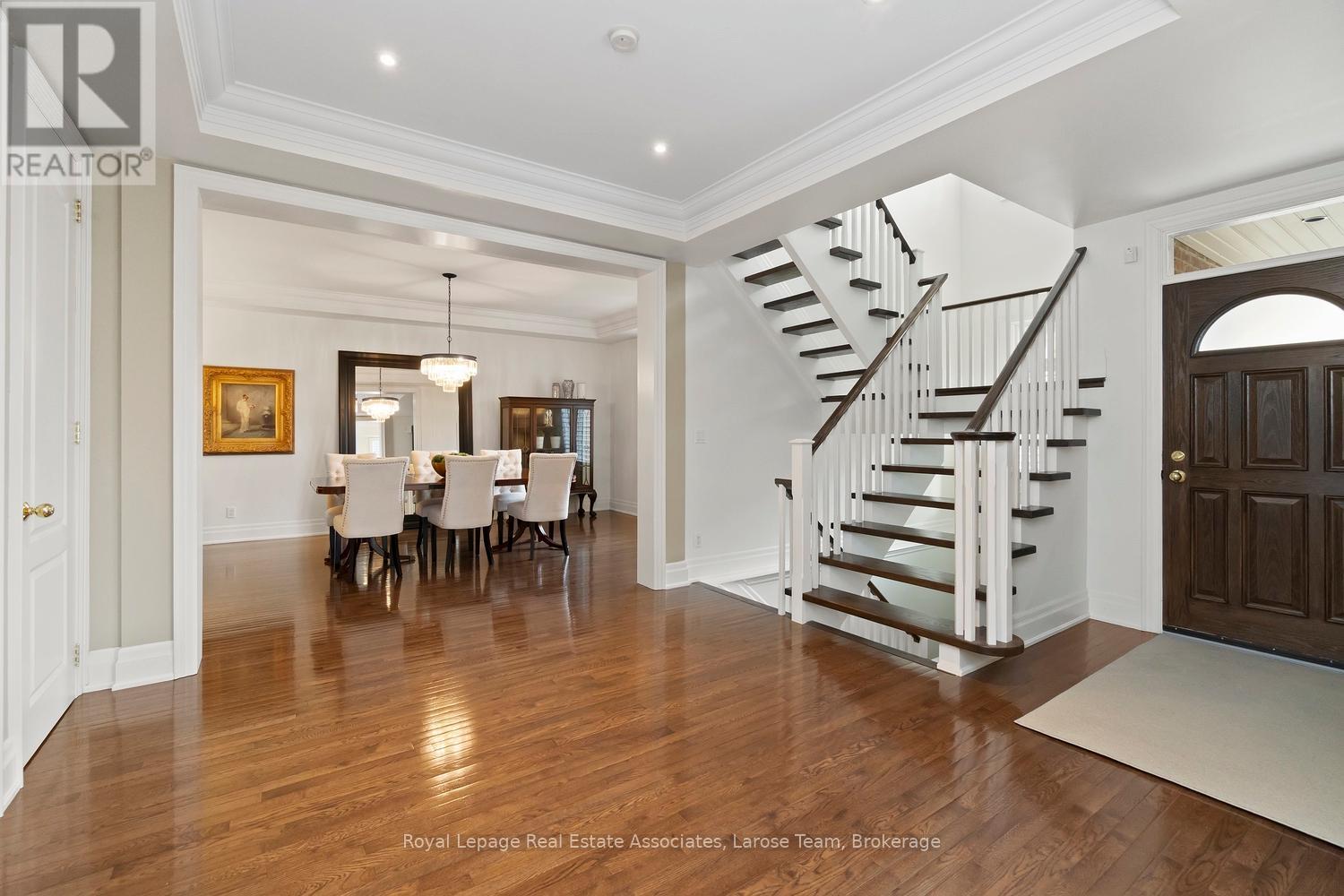 562 Gladwyne Court, Mississauga, Ontario  L5H 4L4 - Photo 6 - W13171400
