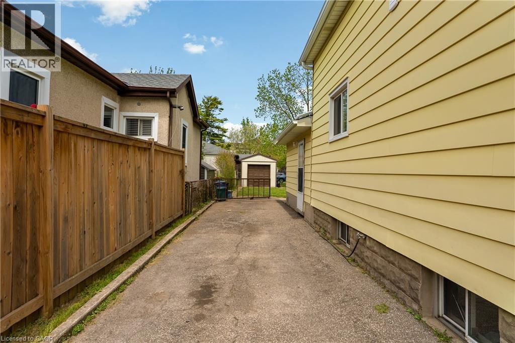 17 Moote Street, St. Catharines, Ontario  L2N 1B3 - Photo 34 - 40832373