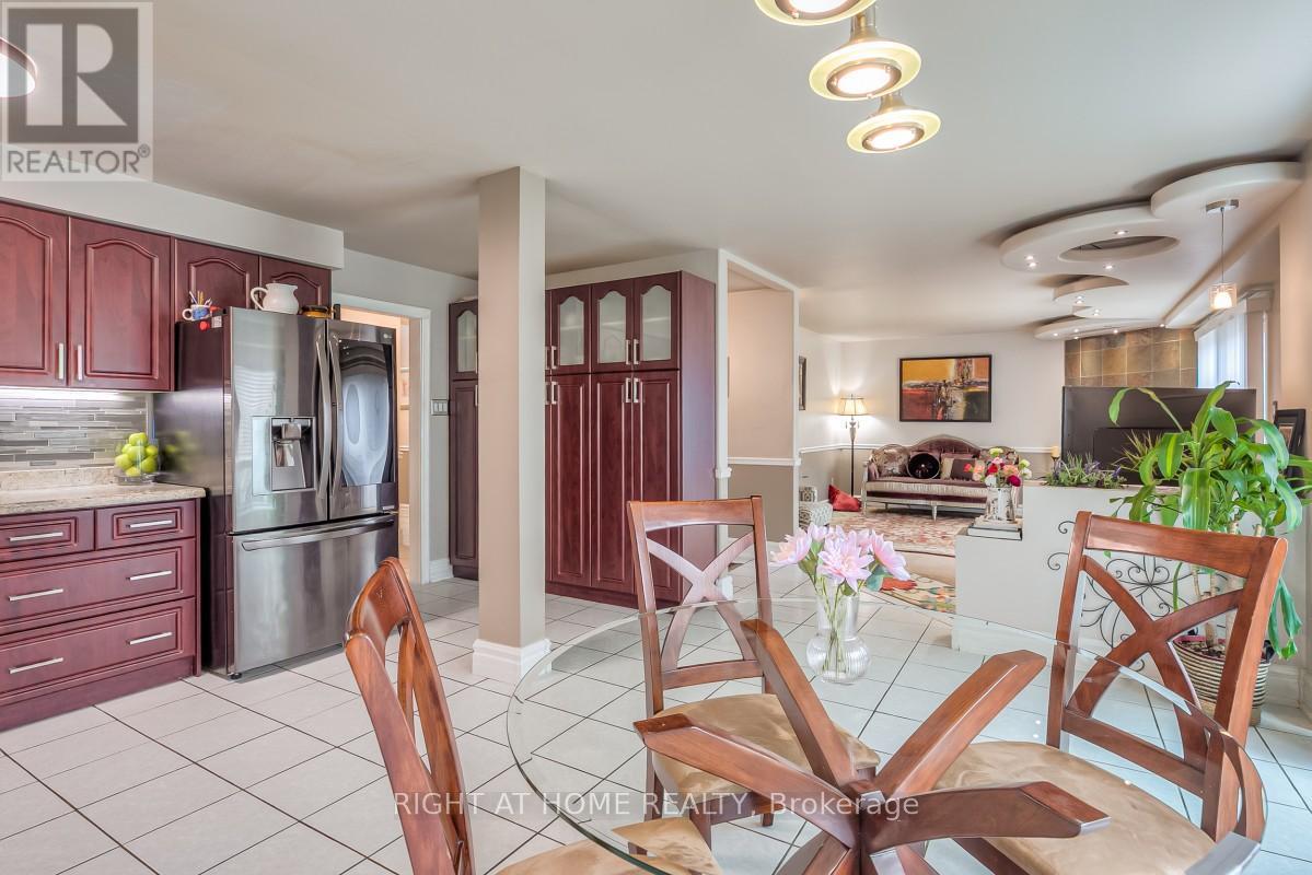 160 Carrington Drive, Richmond Hill, Ontario  L4C 7Y8 - Photo 11 - N12982518