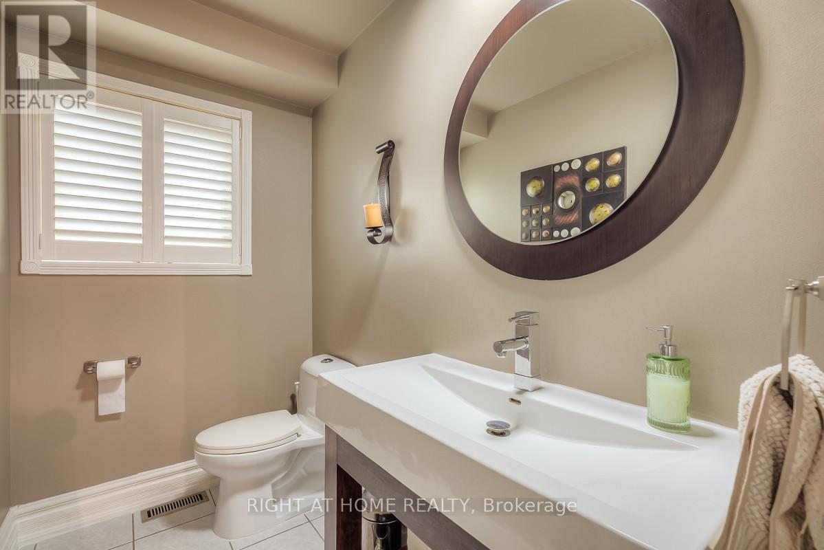160 Carrington Drive, Richmond Hill, Ontario  L4C 7Y8 - Photo 12 - N12982518