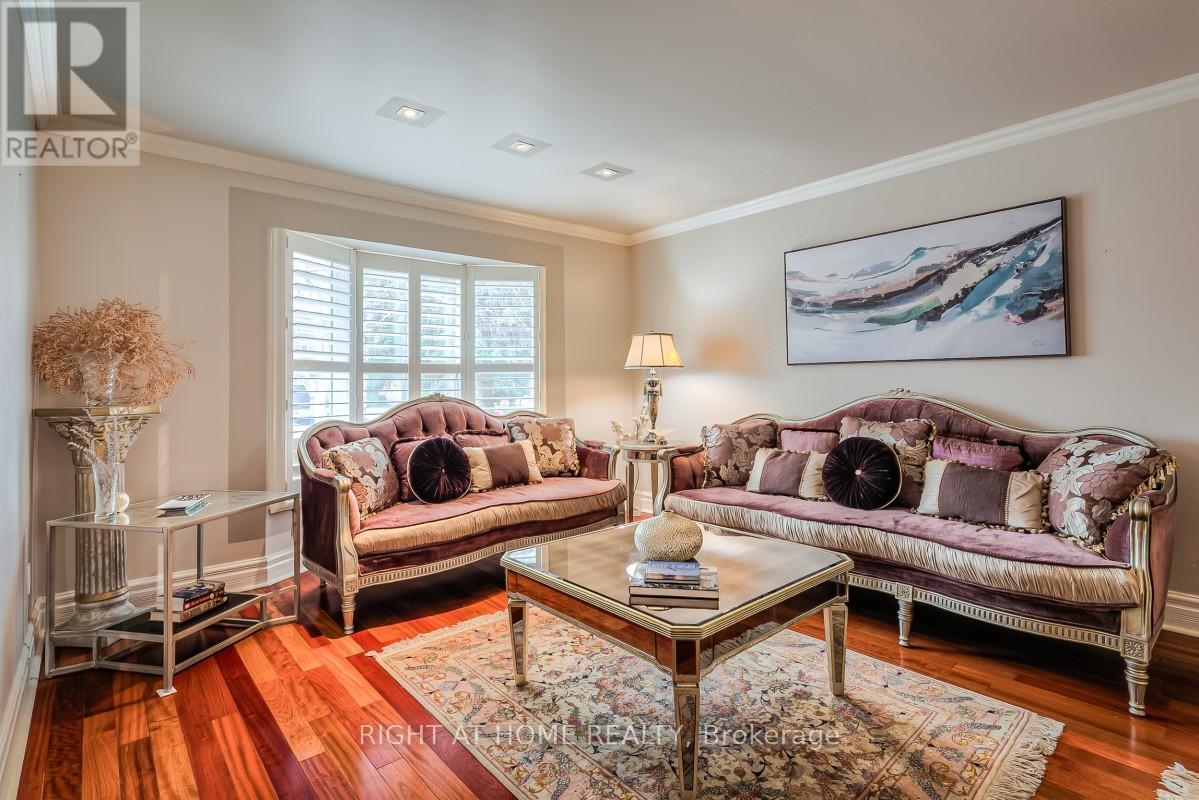 160 Carrington Drive, Richmond Hill, Ontario  L4C 7Y8 - Photo 5 - N12982518