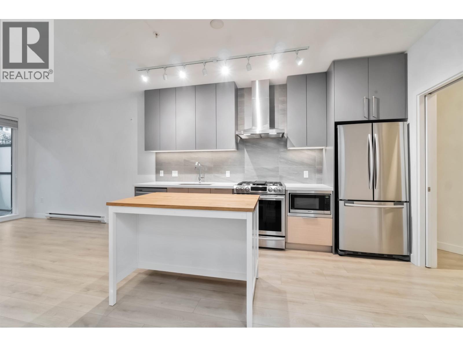 114 603 Regan Avenue, Coquitlam, British Columbia  V3J 0K2 - Photo 2 - R3127896