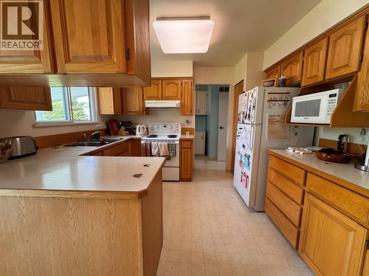 21946 Cliff Pl, Maple Ridge, British Columbia  V2X 7Z6 - Photo 8 - R3127900