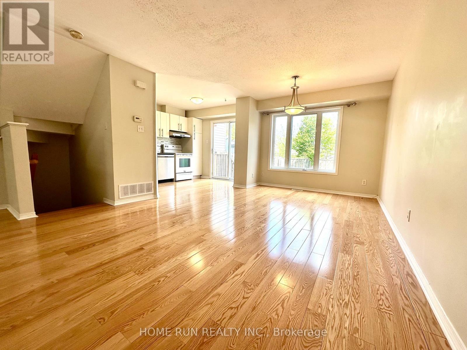 135 Kinross Private, Ottawa, Ontario  K2K 3P9 - Photo 5 - X13172770
