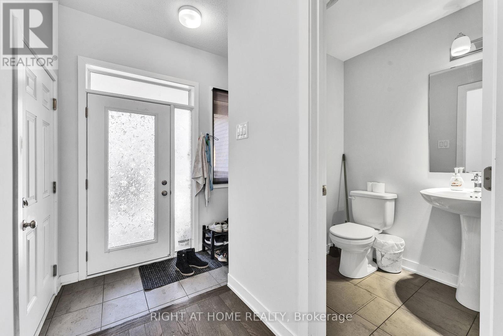 67 Kindred Row, Ottawa, Ontario  K2S 2Z6 - Photo 3 - X13172782