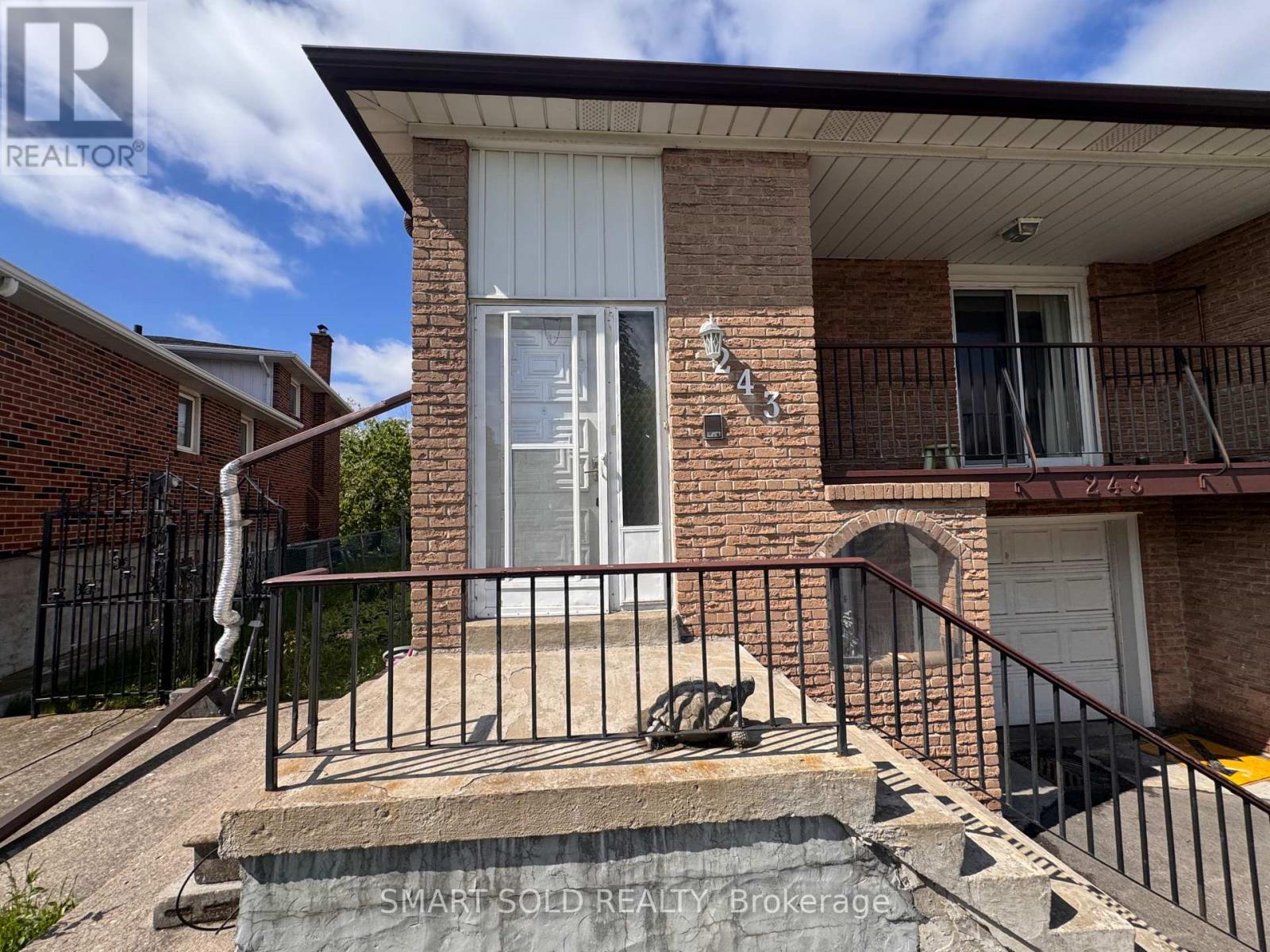 243 Shawnee Circle, Toronto, Ontario  M2H 2Y3 - Photo 3 - C13172762