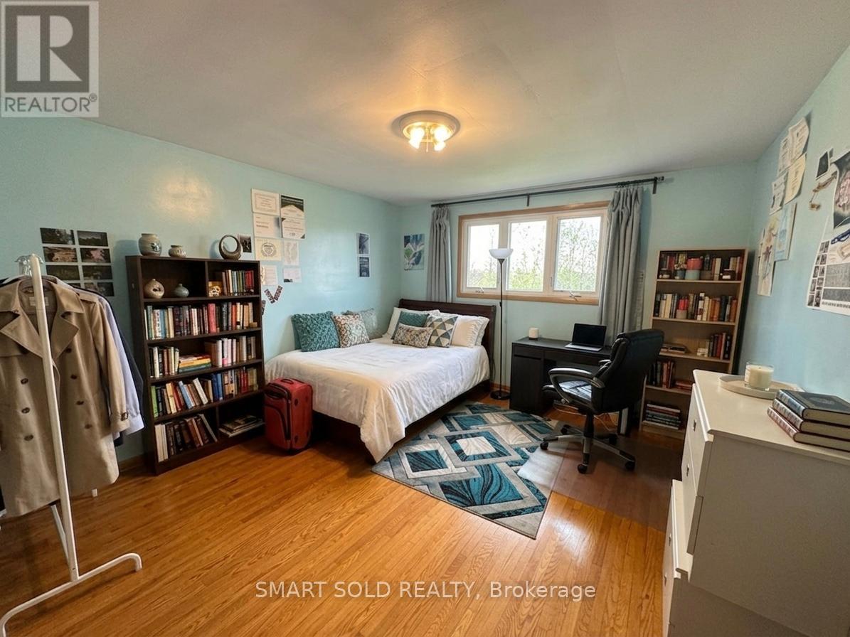 243 Shawnee Circle, Toronto, Ontario  M2H 2Y3 - Photo 7 - C13172762