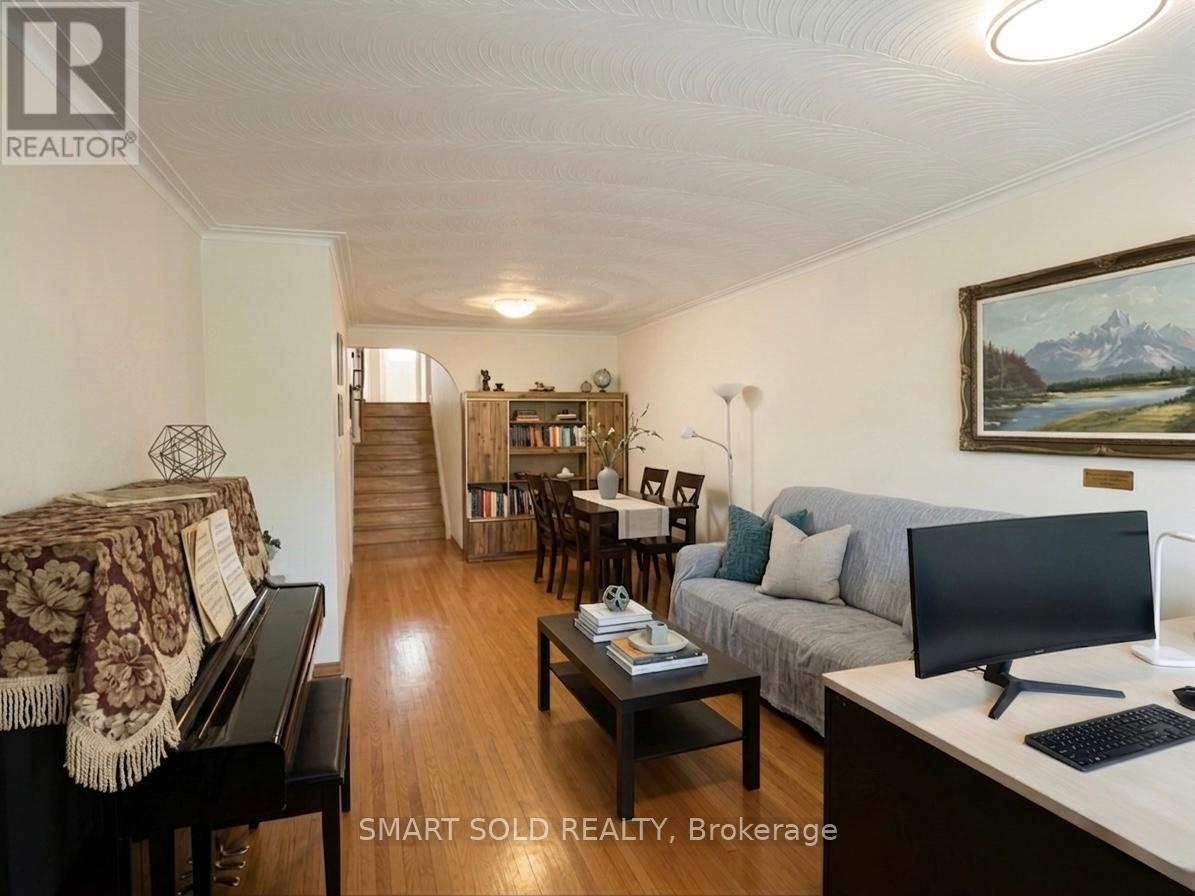 243 Shawnee Circle, Toronto, Ontario  M2H 2Y3 - Photo 8 - C13172762
