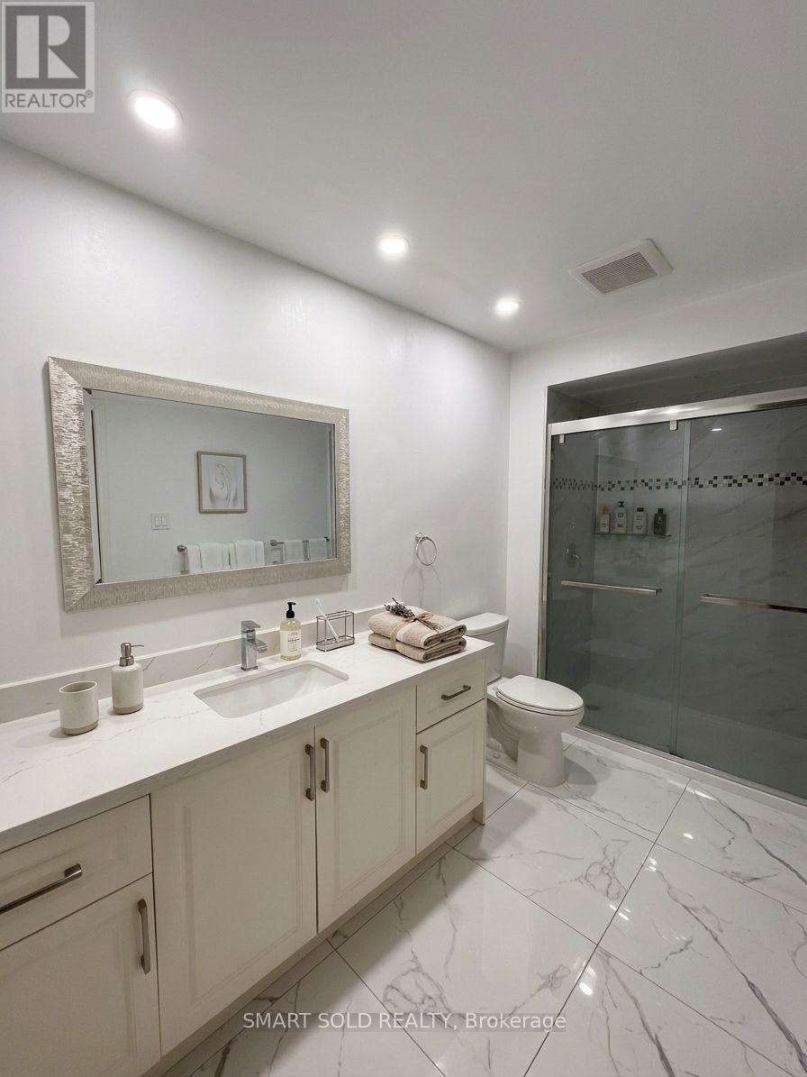 243 Shawnee Circle, Toronto, Ontario  M2H 2Y3 - Photo 9 - C13172762