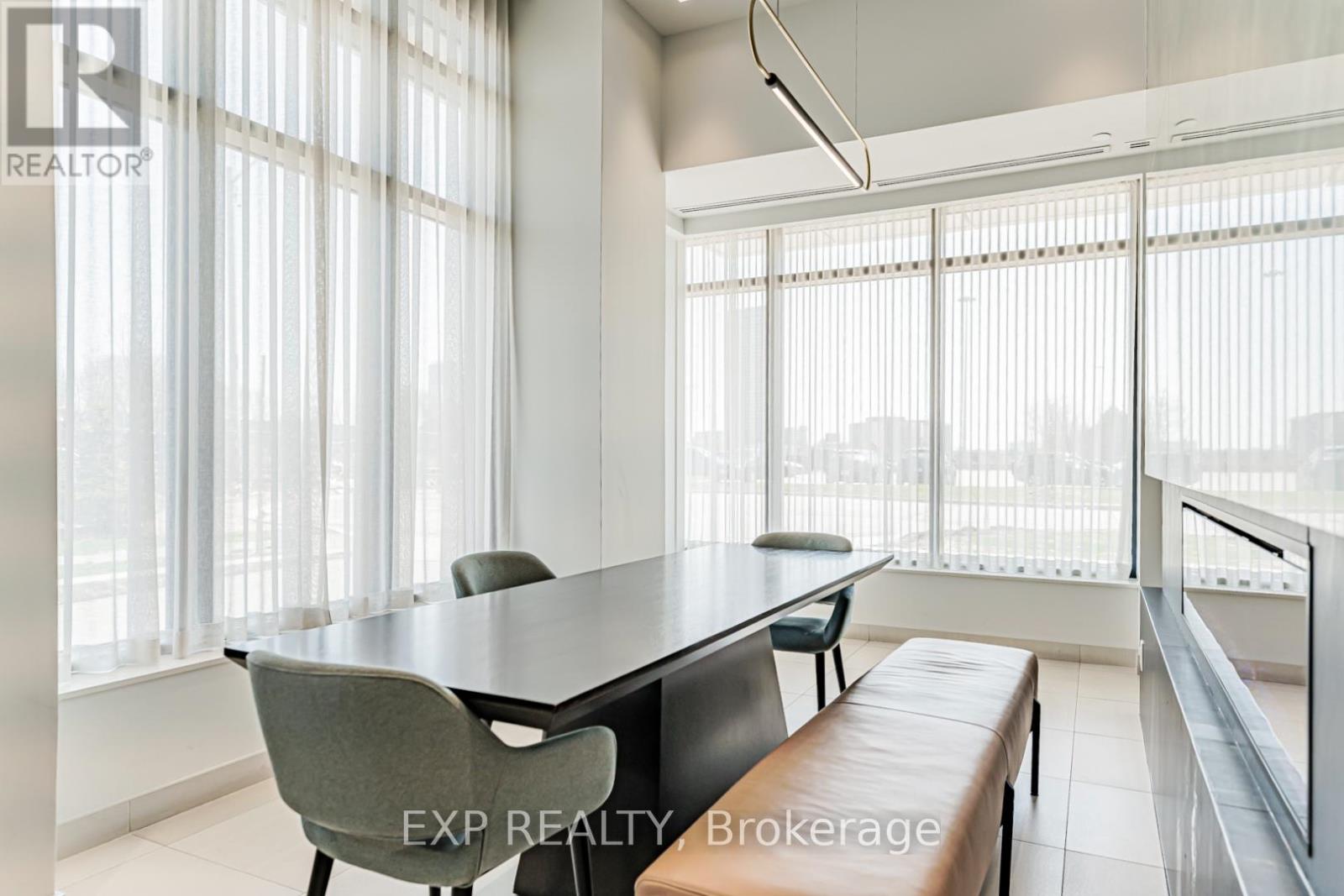 <div class="slider-price">$649,000</div><p>2802 - 188 Fairview Mall Drive, Toronto, Ontario</p>
