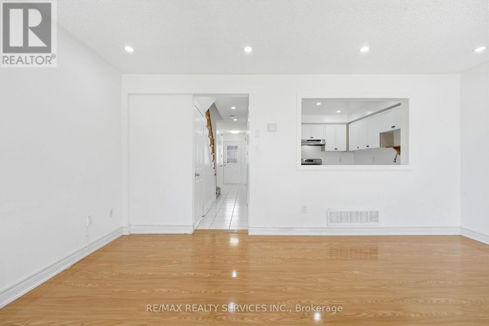 39 Caruso Drive, Brampton, Ontario  L6Y 5B2 - Photo 8 - W13169808