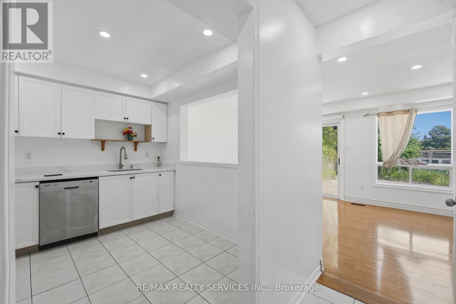 39 Caruso Drive, Brampton, Ontario  L6Y 5B2 - Photo 7 - W13169808