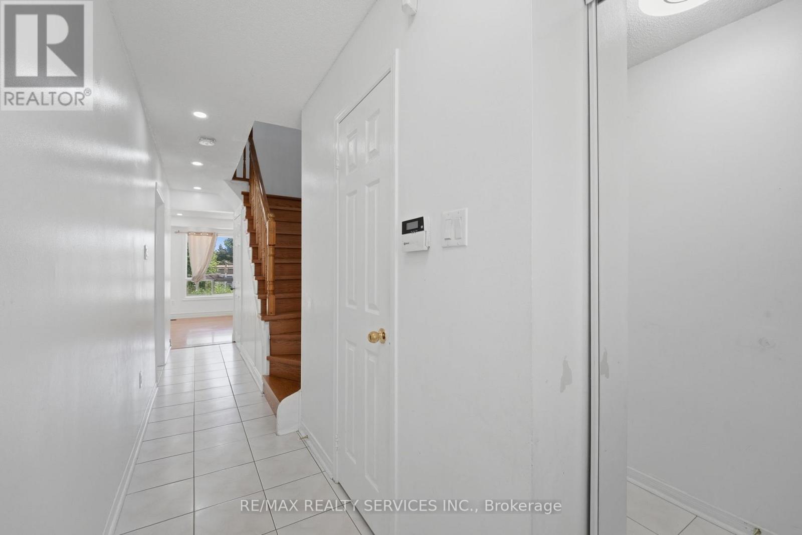 39 Caruso Drive, Brampton, Ontario  L6Y 5B2 - Photo 3 - W13169808