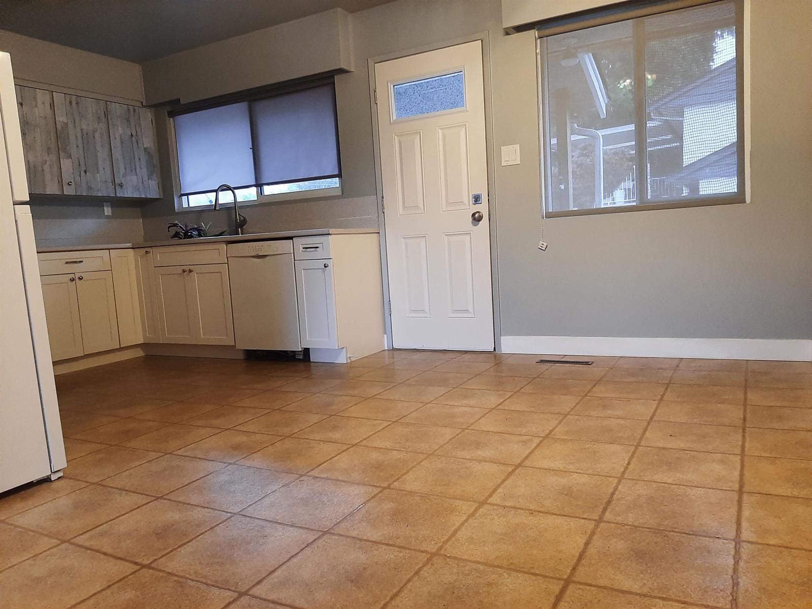 9720 Crown Crescent, Surrey, British Columbia  V3V 2T8 - Photo 3 - R3127351