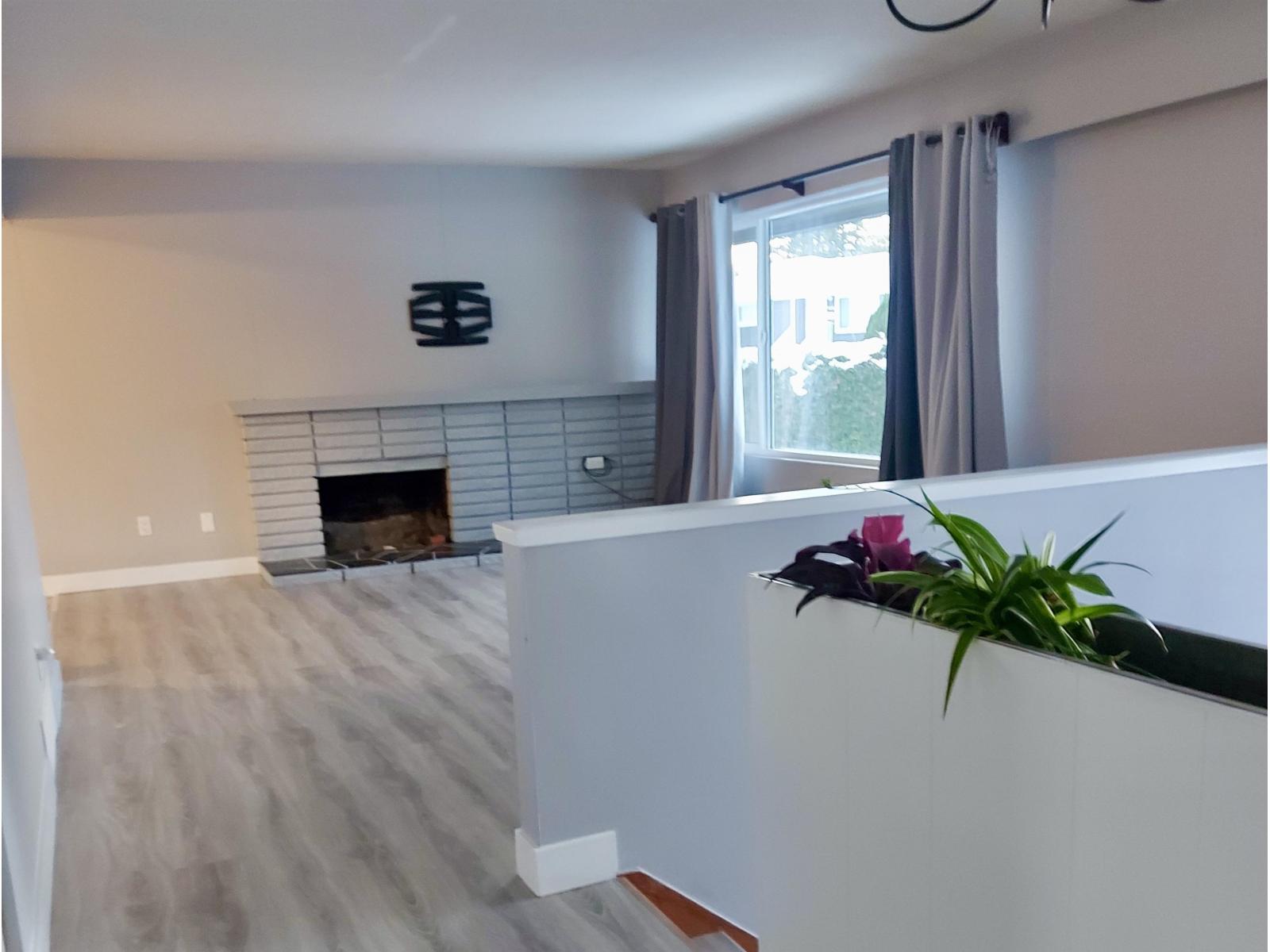 9720 Crown Crescent, Surrey, British Columbia  V3V 2T8 - Photo 4 - R3127351