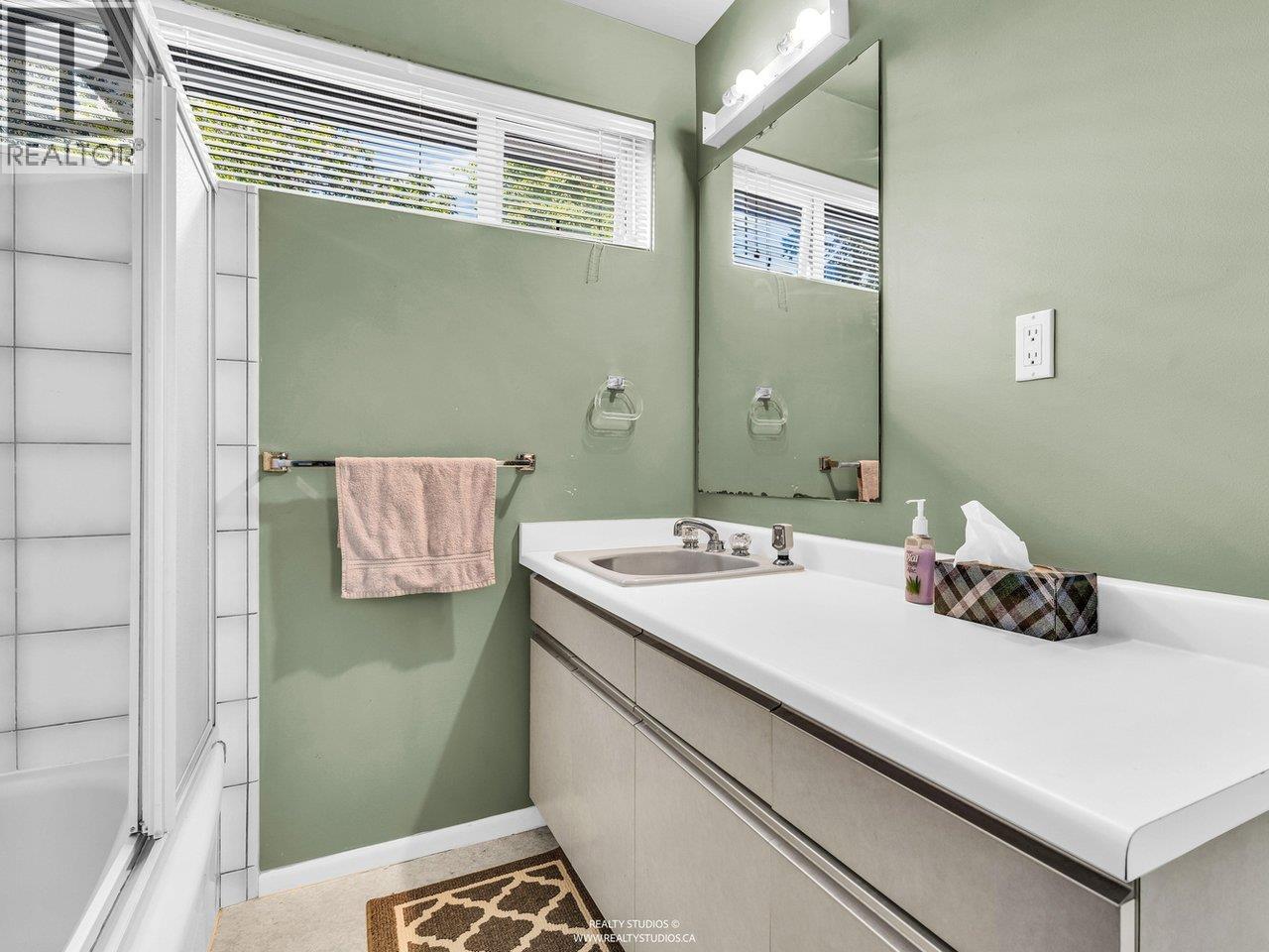 756 Rochester Avenue, Coquitlam, British Columbia  V3K 2V8 - Photo 32 - R3127400
