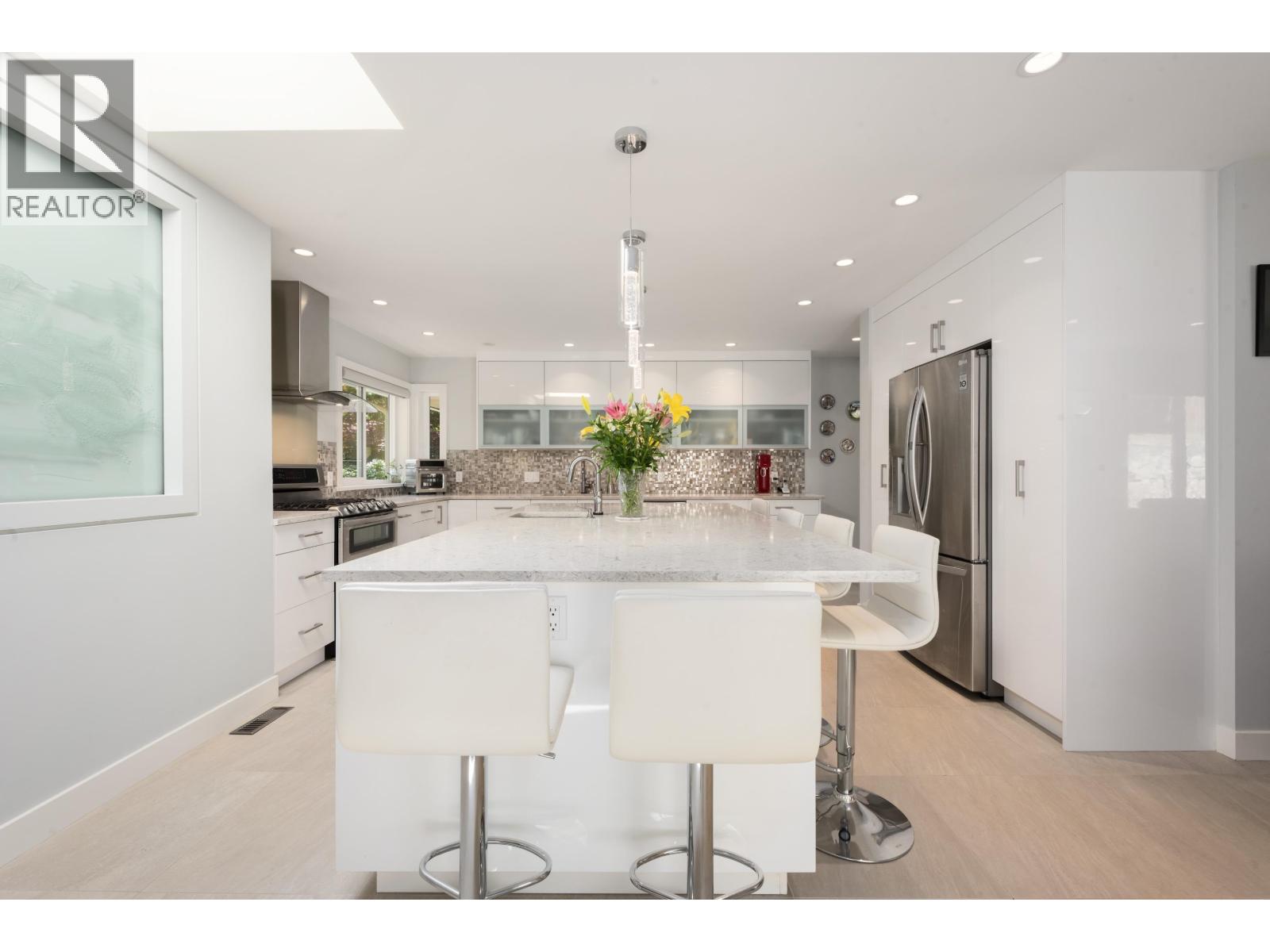 772 Regal Crescent, North Vancouver, British Columbia  V7K 2X8 - Photo 4 - R3127783