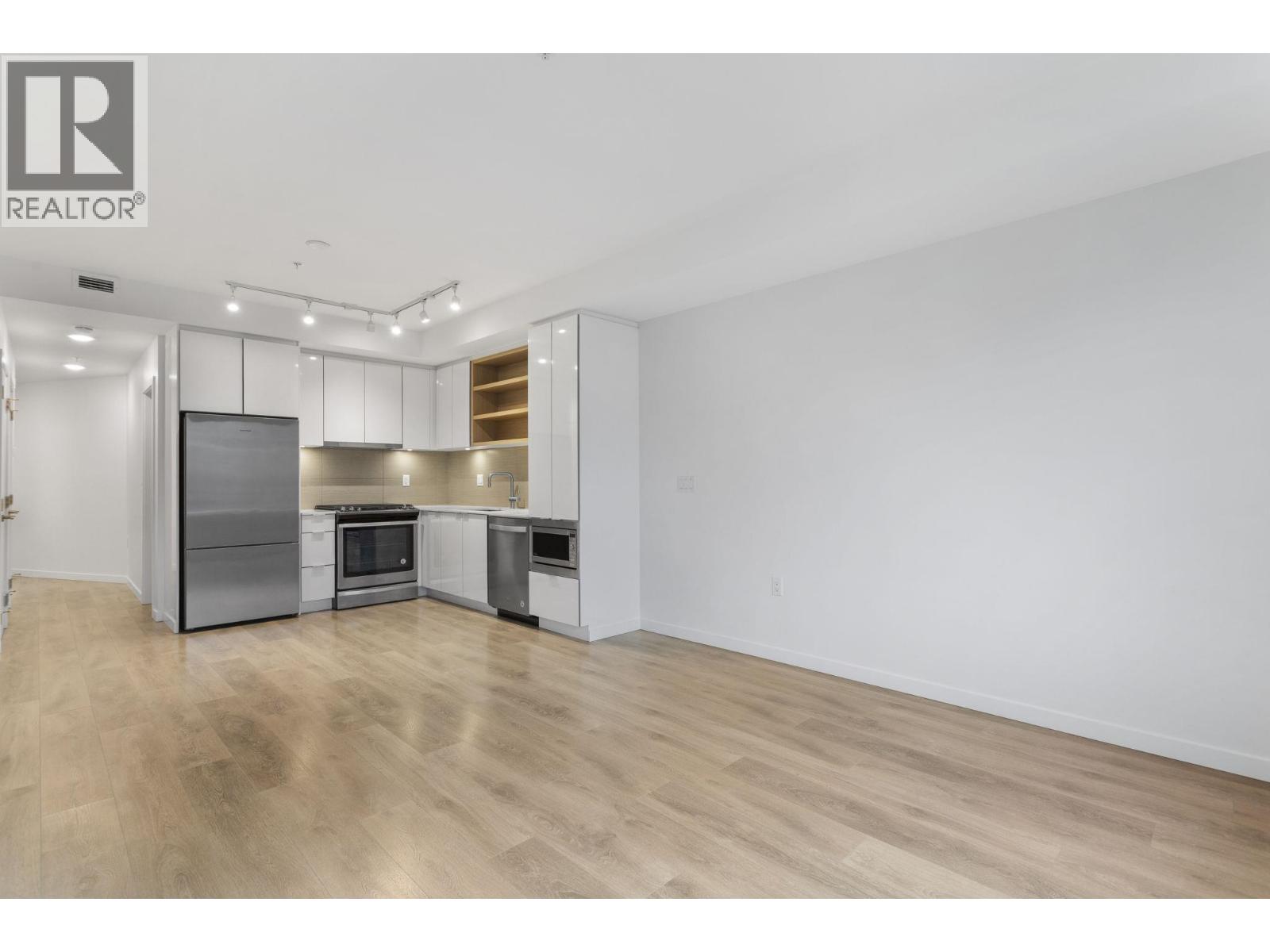 201 725 Marine Drive, North Vancouver, British Columbia V7M 0G2 - Photo 11 - R3117225