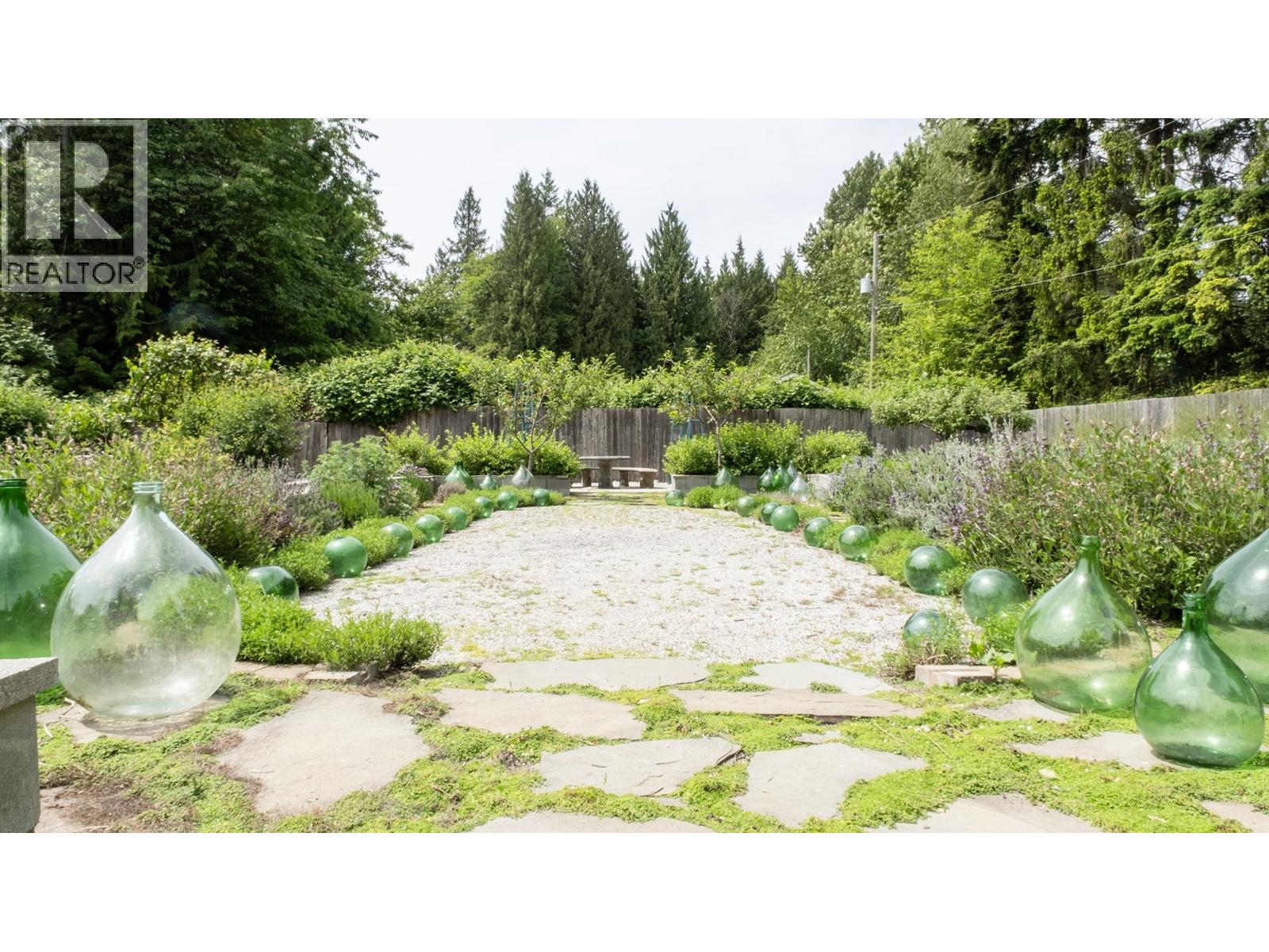 577 Pratt Road, Gibsons, British Columbia  V0N 1V4 - Photo 2 - R3127903