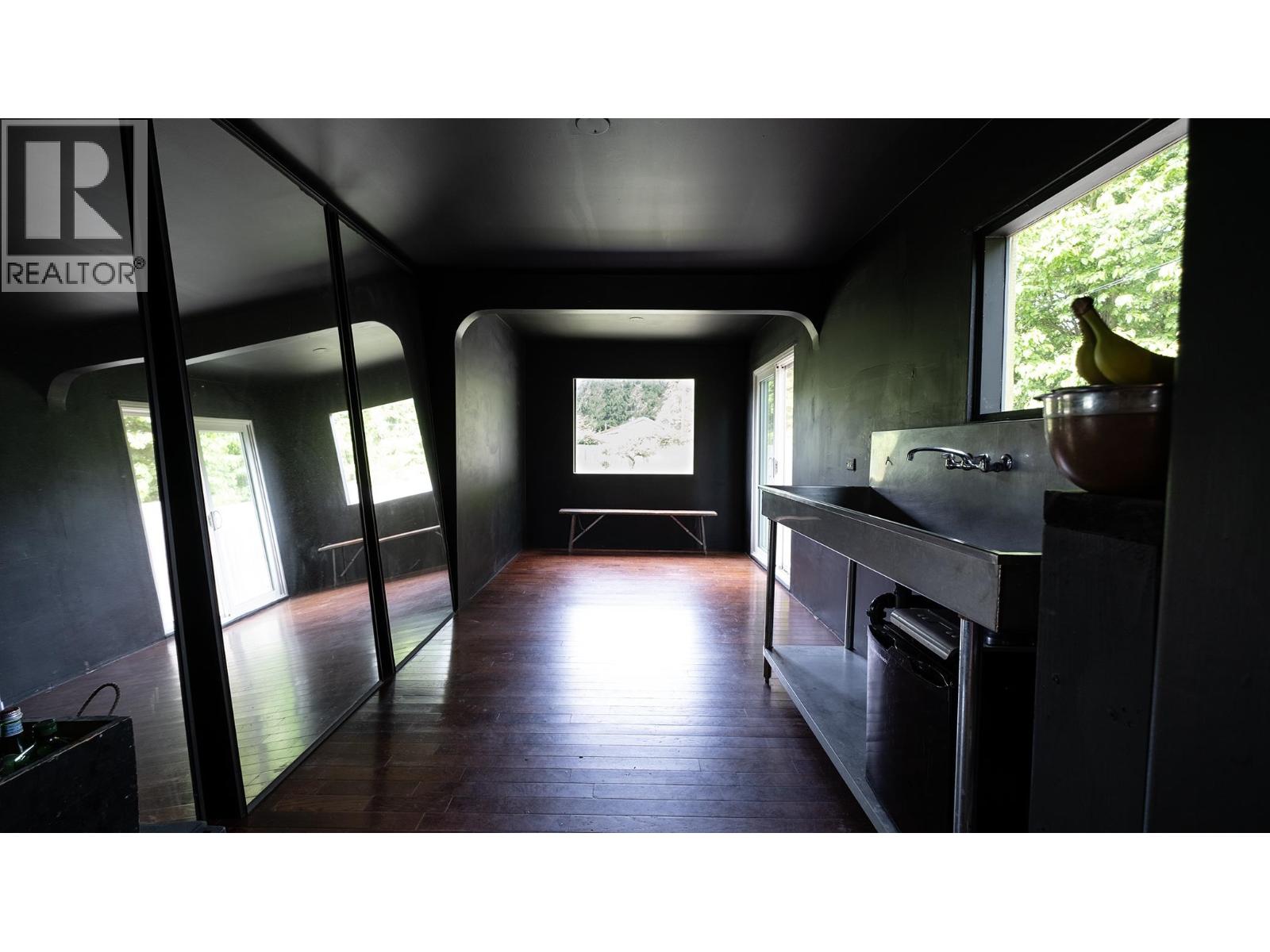 577 Pratt Road, Gibsons, British Columbia  V0N 1V4 - Photo 8 - R3127903