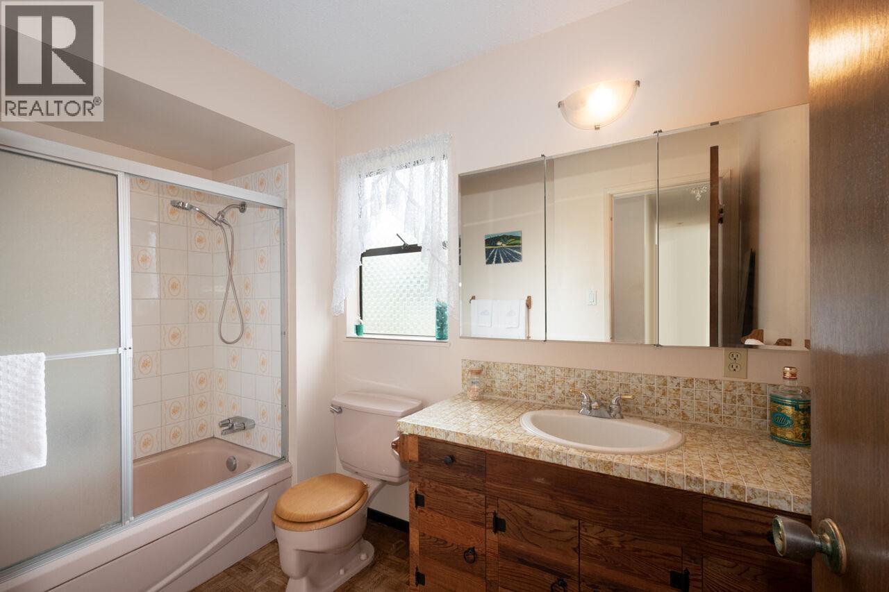 4057 Violet Street, North Vancouver, British Columbia  V7G 1E4 - Photo 25 - R3127909