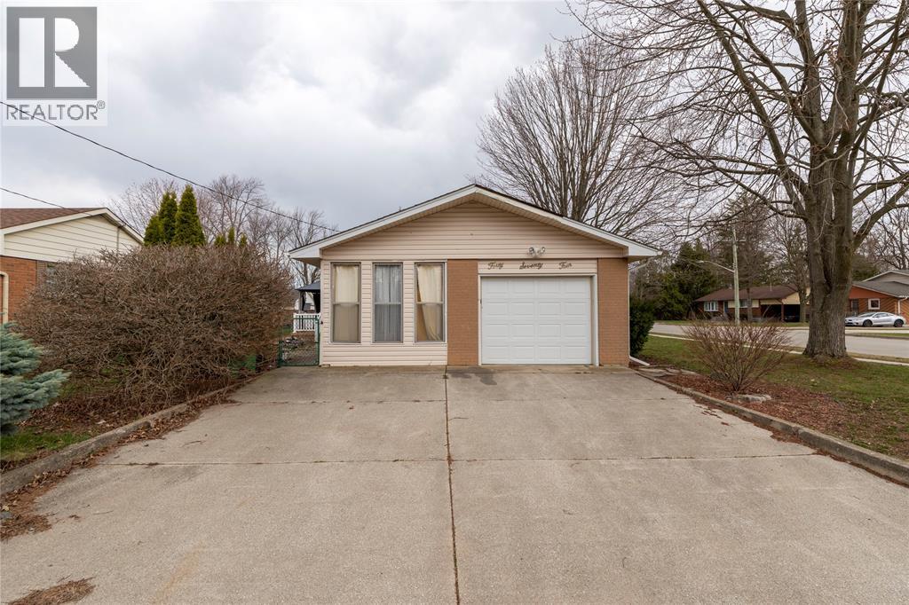 4074 JOE STREET, Petrolia, Ontario
