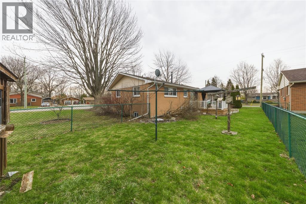 4074 Joe Street, Petrolia, Ontario  N0N 1R0 - Photo 4 - 26007489