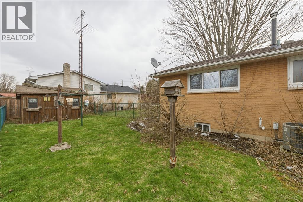 4074 Joe Street, Petrolia, Ontario  N0N 1R0 - Photo 5 - 26007489