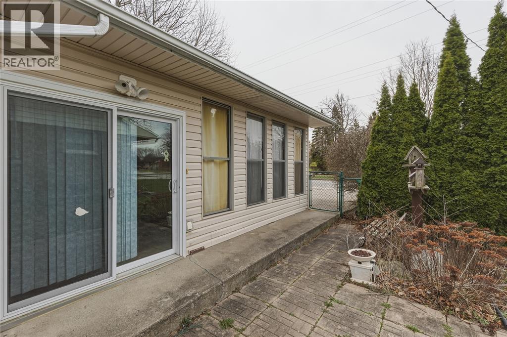 4074 Joe Street, Petrolia, Ontario  N0N 1R0 - Photo 8 - 26007489