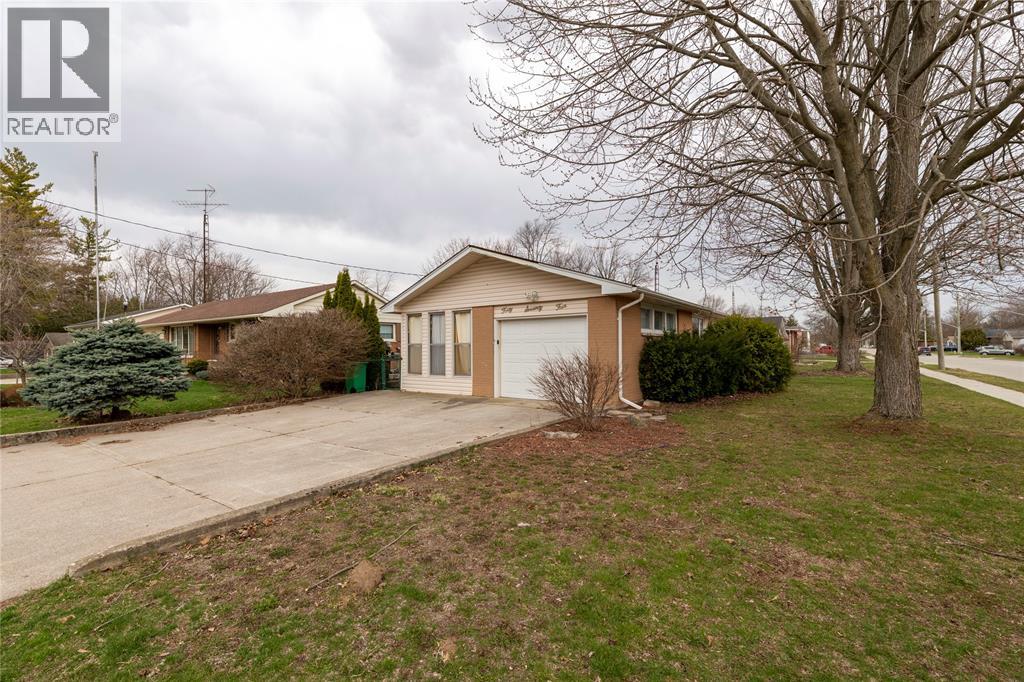 4074 Joe Street, Petrolia, Ontario  N0N 1R0 - Photo 3 - 26007489