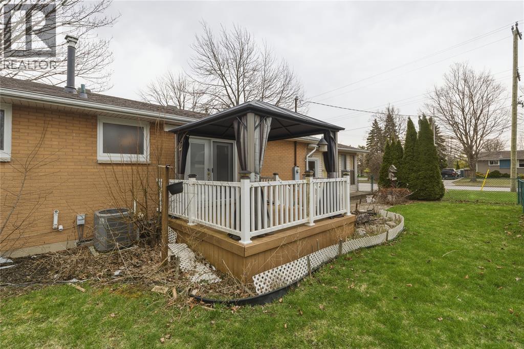4074 Joe Street, Petrolia, Ontario  N0N 1R0 - Photo 6 - 26007489