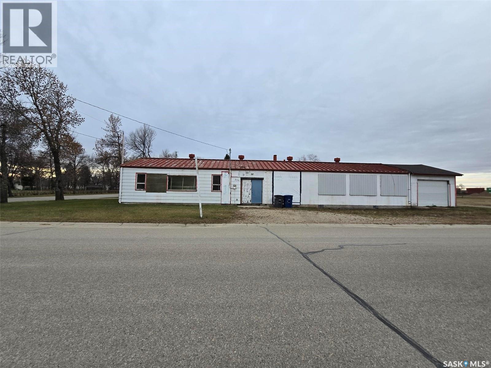 250 4th Avenue, Broadview, Saskatchewan  S0G 0K0 - Photo 1 - SK024174