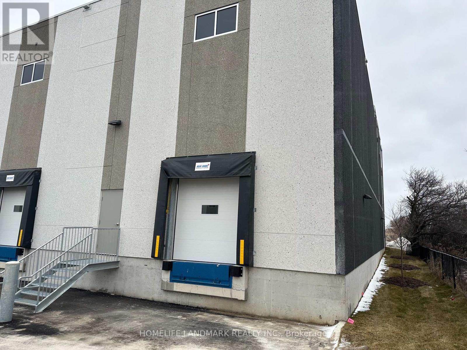 13 Main - 135 Addison Hall Circle, Aurora, Ontario  L4G 7C7 - Photo 3 - N13172878
