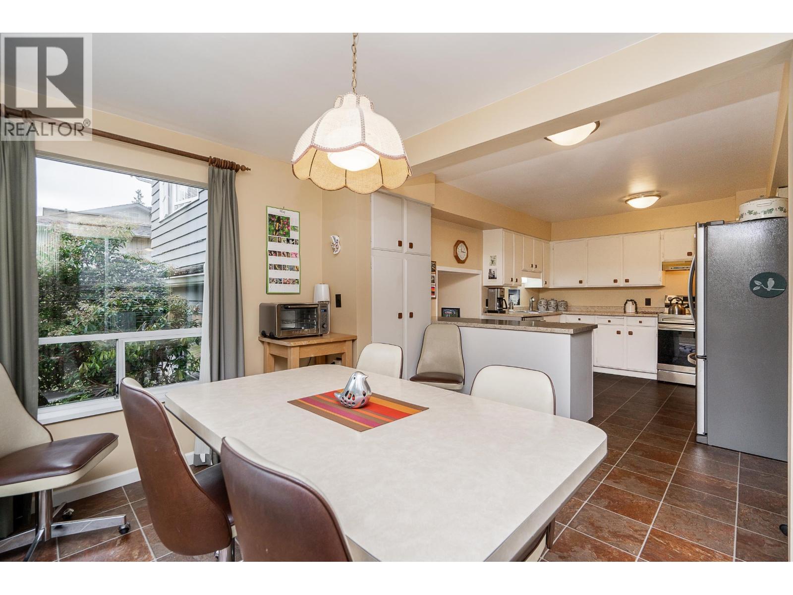 612 Hillcrest Street, Coquitlam, British Columbia  V3J 6N8 - Photo 11 - R3127503