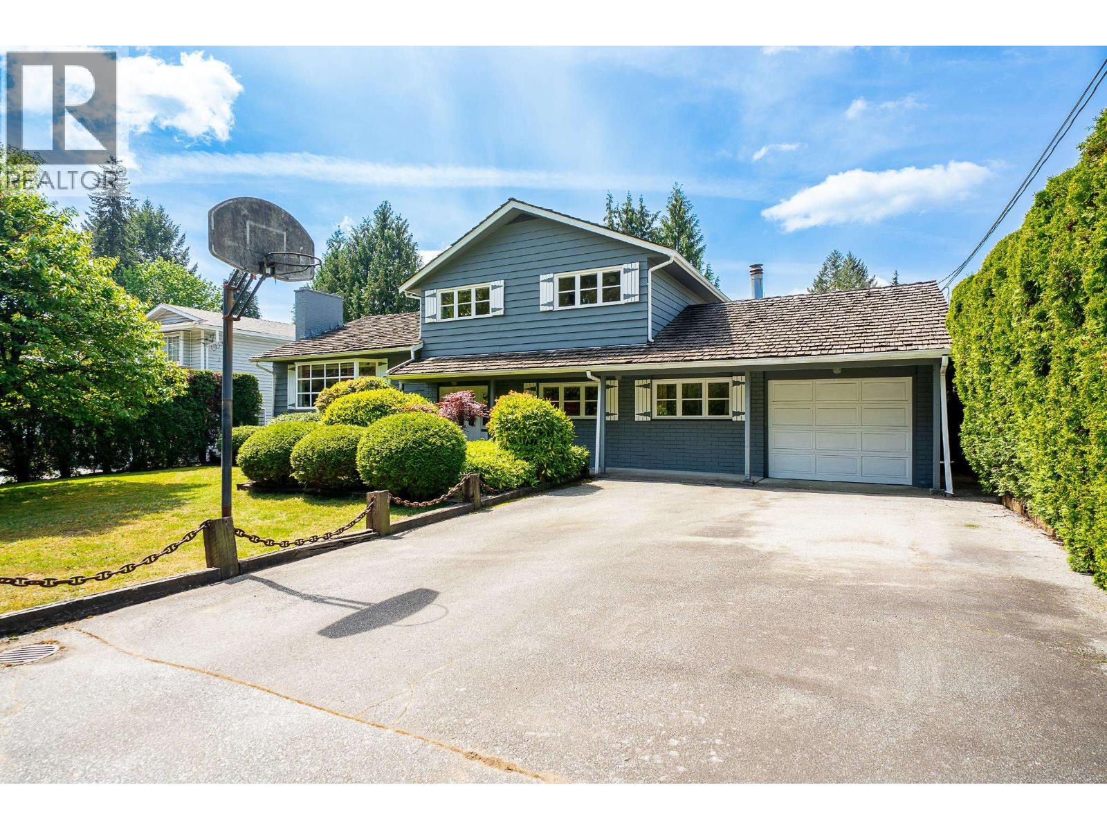 612 Hillcrest Street, Coquitlam, British Columbia  V3J 6N8 - Photo 1 - R3127503